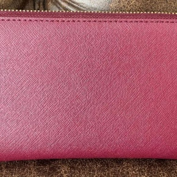 Authentic Tory Burch Emerson Full Size Zippy Wallet with Wristlet - Picture 2 of 9